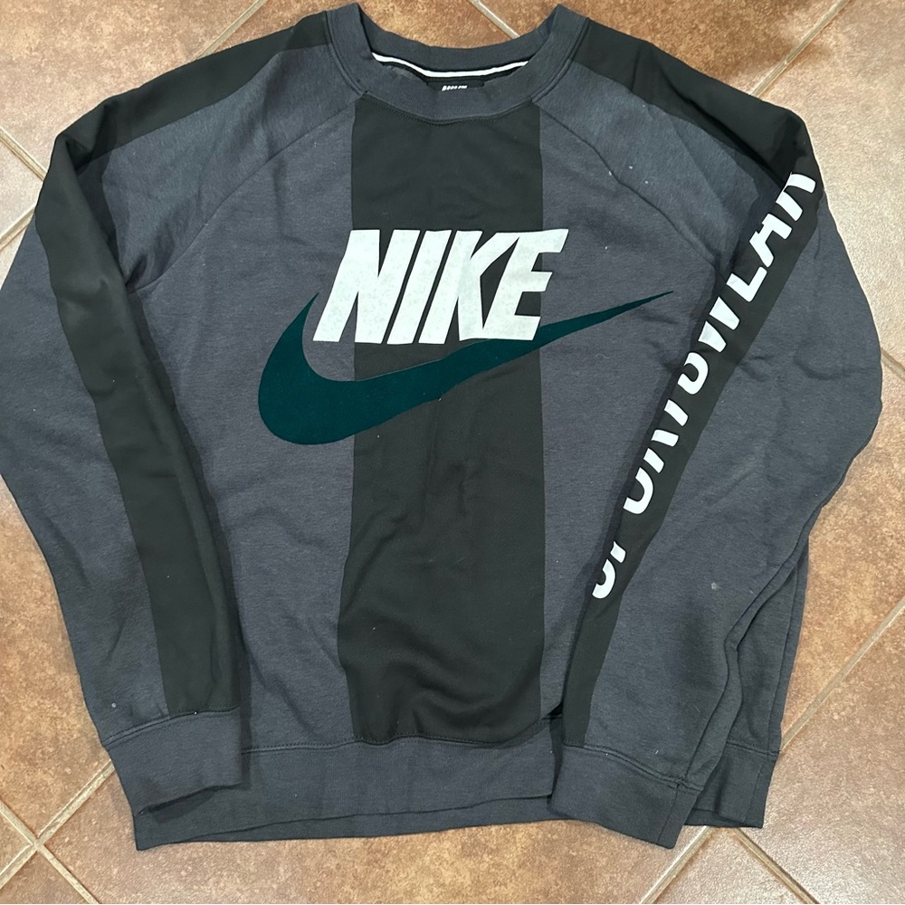 Nike Sportswear Essentials Gray Sweatshirt